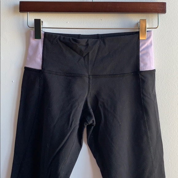 Lululemon Capri Pants Sz 4 Black and Light Purple - Picture 3 of 9